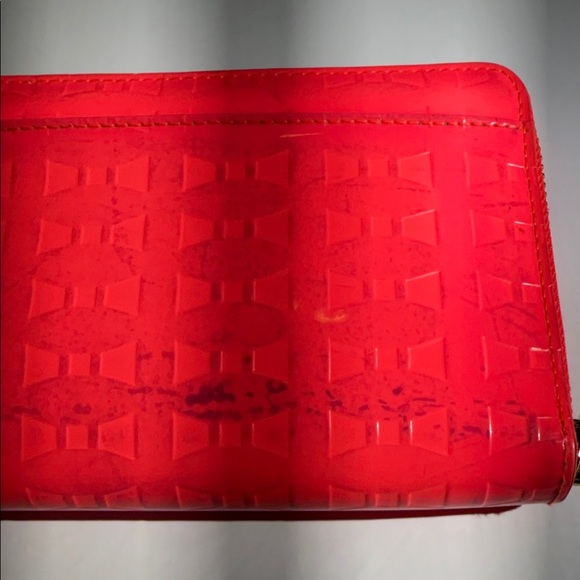 Kate Spade Bright Pink Bow Pattern Wallet - Picture 4 of 14